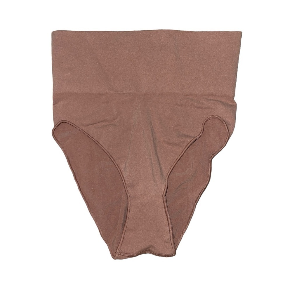 Skims BNWOT Sculpt Mid Waist Briefs in Clay tan women’s size L/XL